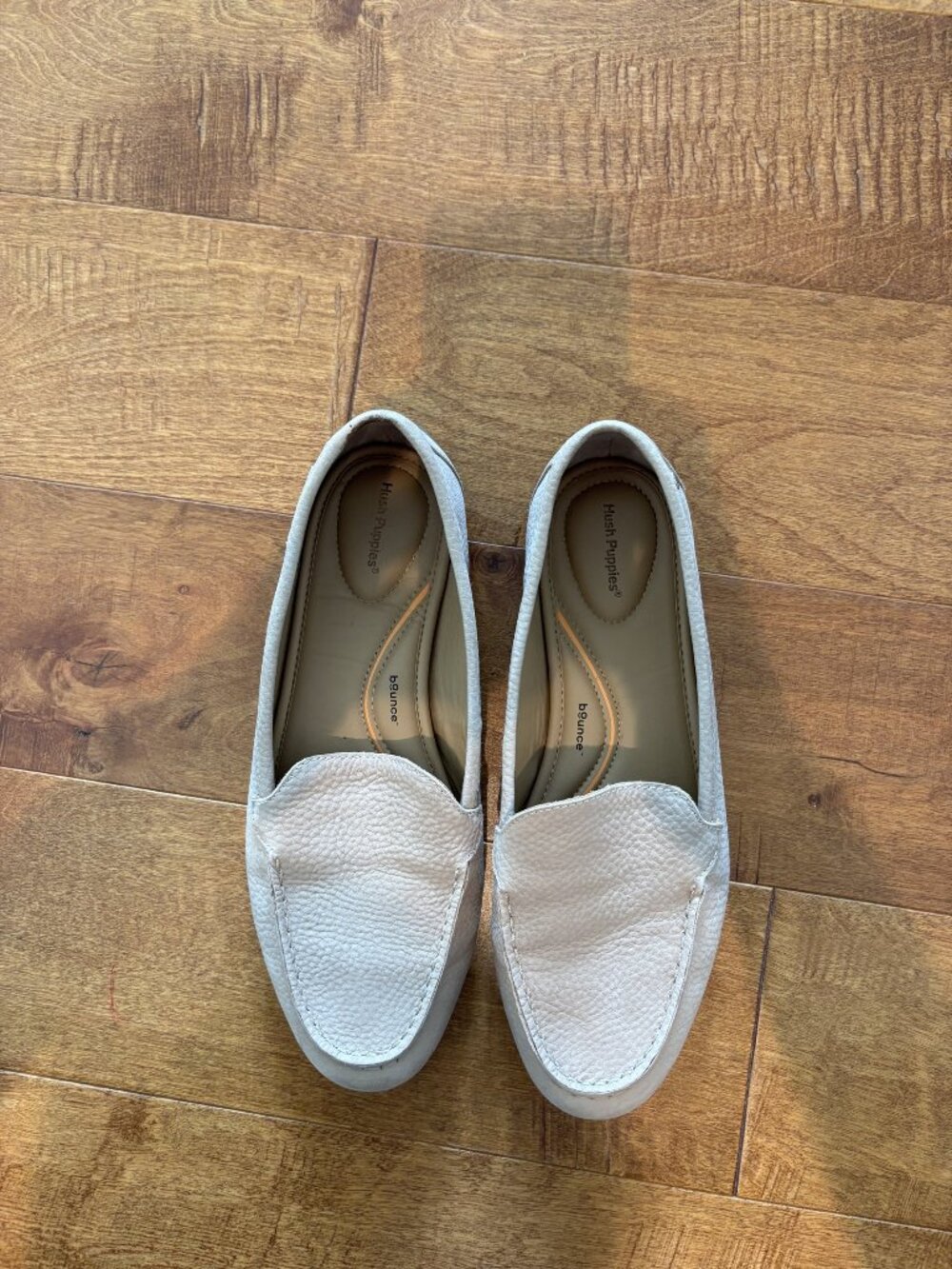 Hush Puppies Light Gray Pebbled Leather Bounce Loafers, Size 9